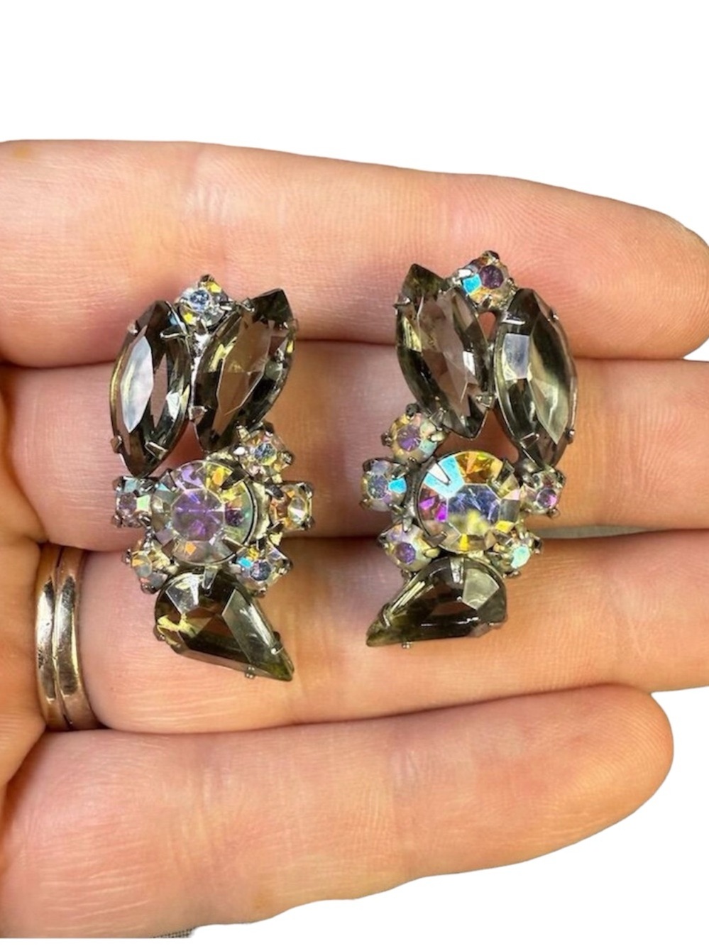 153. Vintage Juliana Delizza Elster Gray Rhinestone Clip-On‎ Earrings